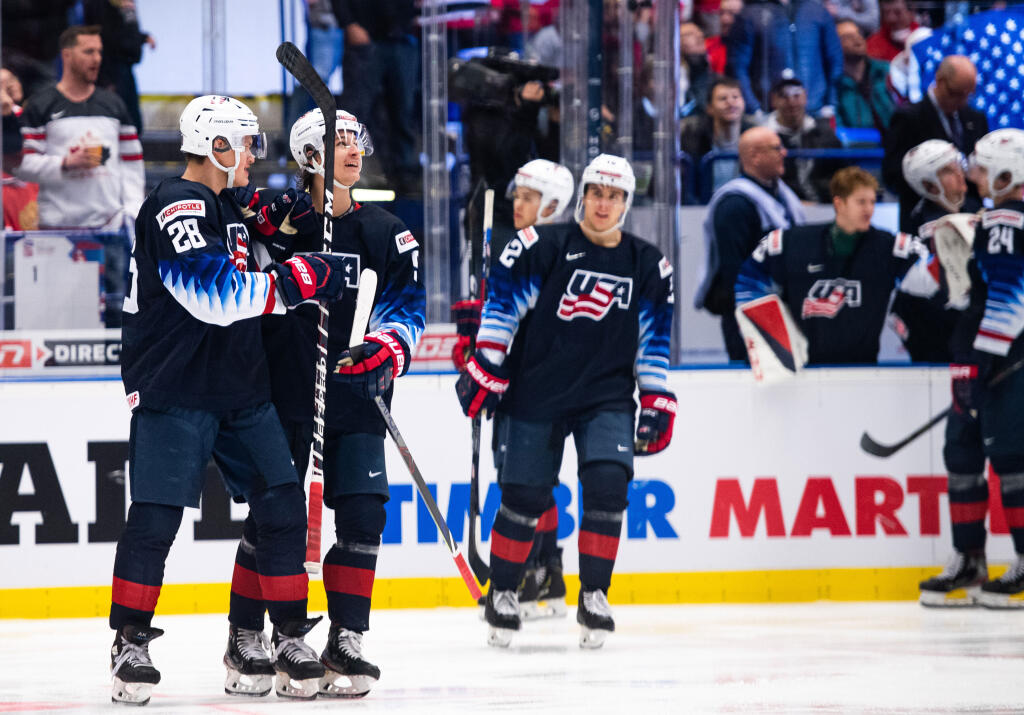 Ducks pick center Trevor Zegras, wing Brayden Tracey in Round 1 of