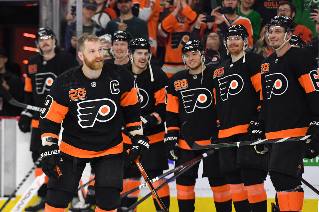 Die Organisation der Philadelphia Flyers gratulieren Claude zu seinem 1000. NHL-Spiel
