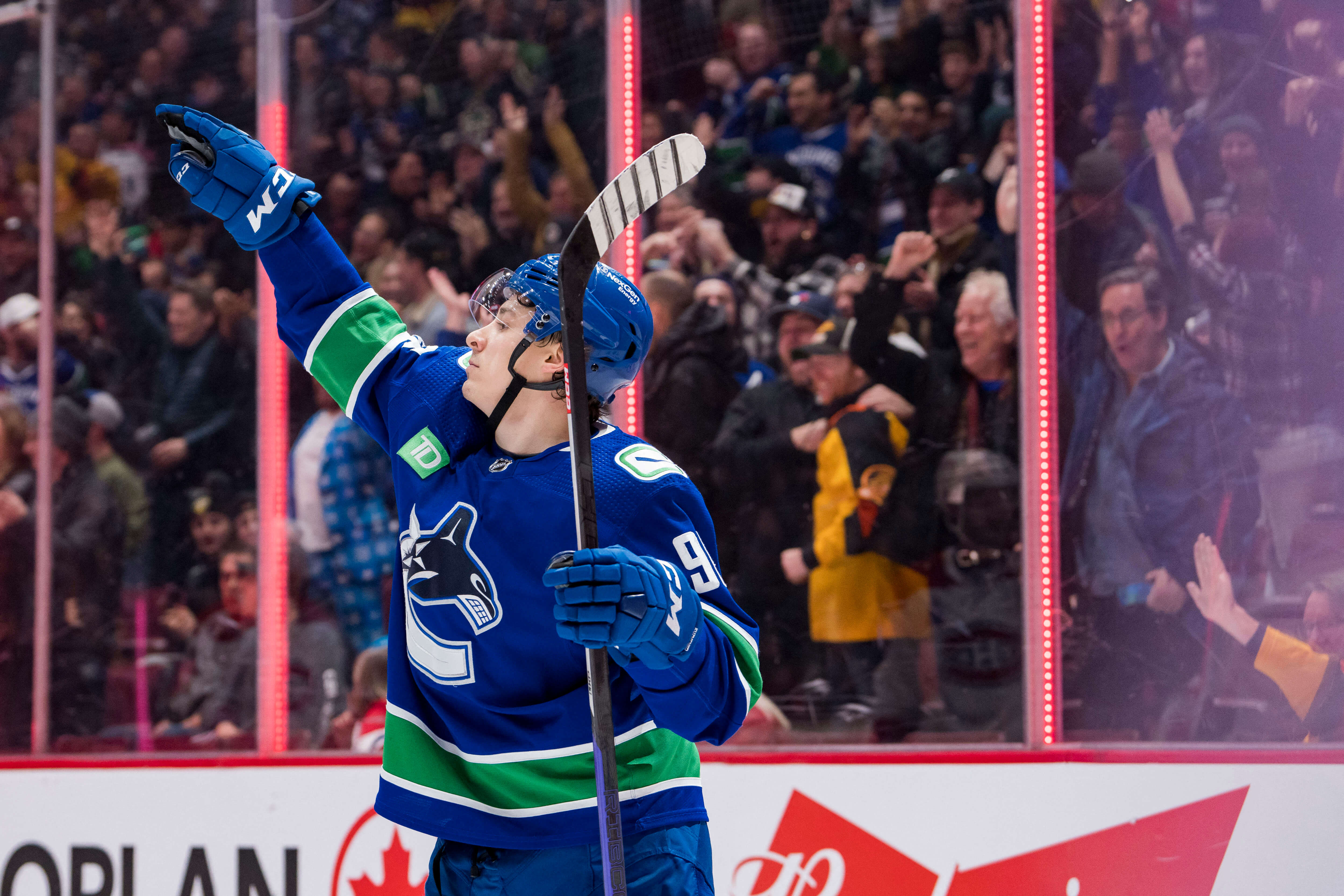 Vancouver Canucks, Andrey Kuzmenko agree to two-year contract extension