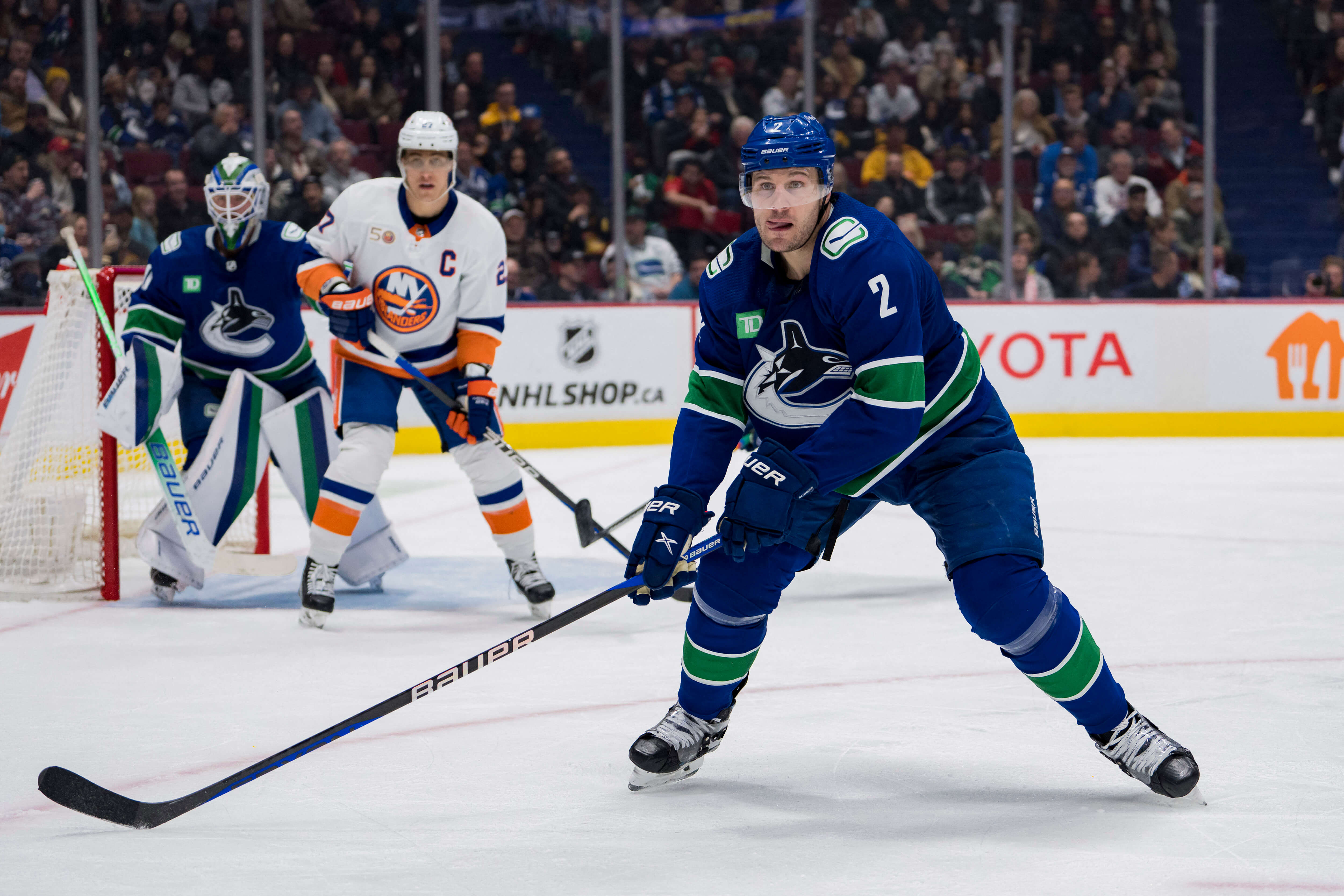 Toronto Maple Leafs acquire Luke Schenn from Vancouver Canucks